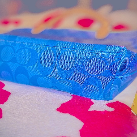 Small C💙ACH T💚TE (barely used) ✨ - Picture 7 of 8